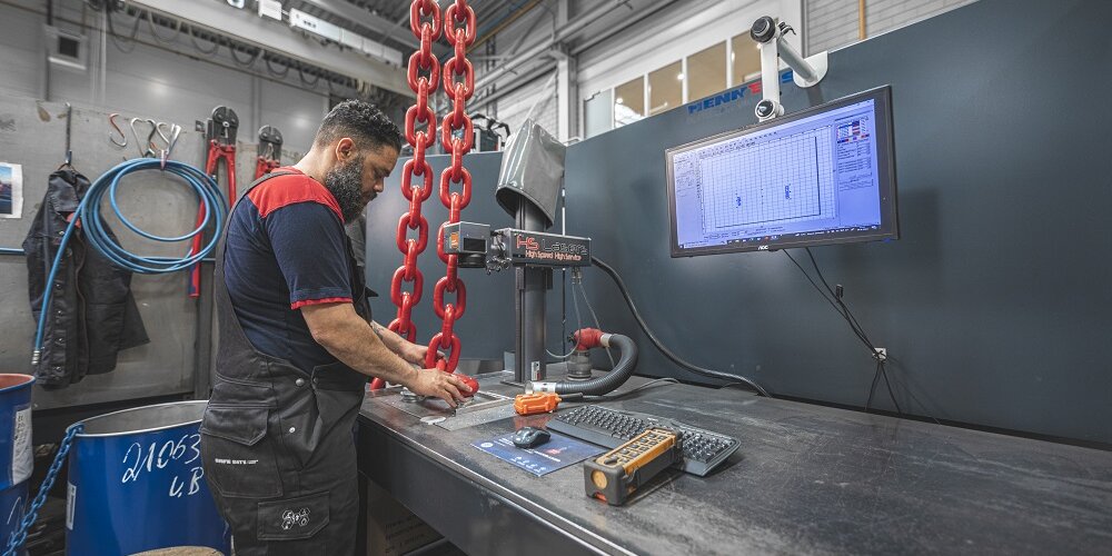 Inspection and testing of chain slings.