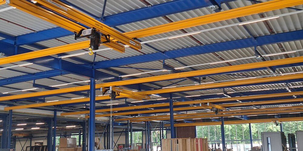 Overhead Cranes at WN Kozijnen: 5 systems for new builds and smart reuse