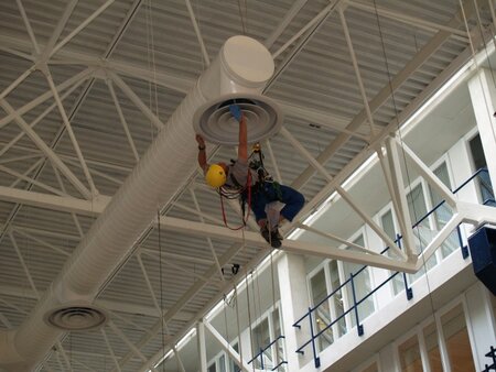 cleaning work in high spaces LUMC
