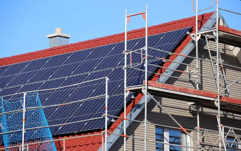 Veilig zonnepanelen installeren of niet? 7 dooddoeners uit de praktijk